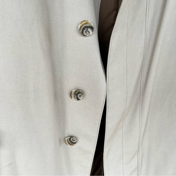 London fog mens beige trench with zip out lining and belt. 44 regular - Picture 10 of 15